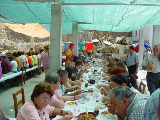 Almoço comemorativo dos 59 anos da Comissão de Melhoramentos de Monte Frio no Monte Frio no Sábado, 12 de Agosto de 2006