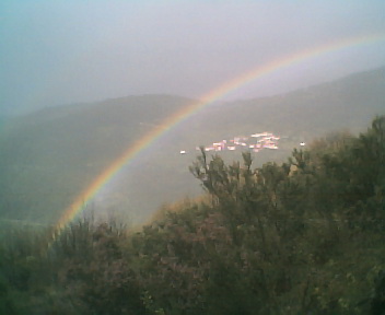 2 Arco-ris enquadrados pelo Monte Frio (geogr.) a partir do Monte da Picota, no Sbado, 15 de Abril de 2006