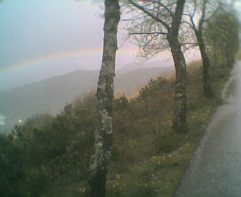Arco-ris enquadrado entre o Monte Frio (geogr.) e o Monte da Picota a partir do Monte da Picota, no Sbado, 15 de Abril de 2006