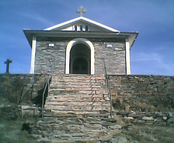 Capela do pico do Monte do Colcurinho vista de oeste para este no Domingo, 12 de Março de 2006