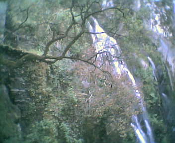 Cascata de água na Fraga da Pena na Quarta-feira, 24 de Maio de 2006