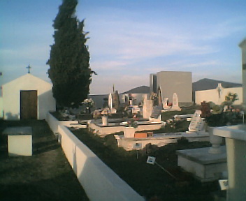 Novo jazigo no cemitrio do Monte Frio, na Segunda-feira, 13 de Maro de 2006