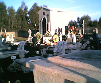 Lado direito do cemitério do Monte Frio no Sábado, 1 de Janeiro de 2005