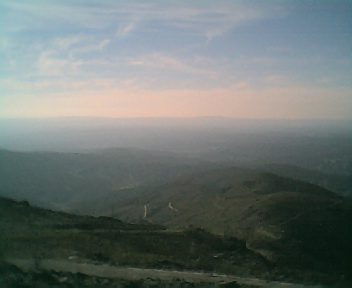 Paisagem a partir do pico do Monte do Colcurinho vista de este para oeste no Domingo, 12 de Março de 2006