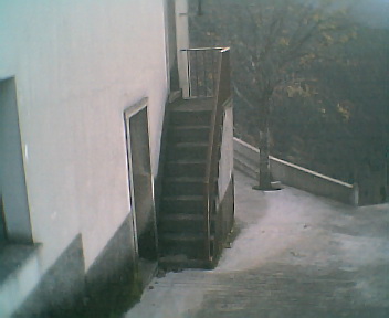 Entrada principal e escadas para o 1º andar da Capela no Domingo, 11 de Dezembro de 2005