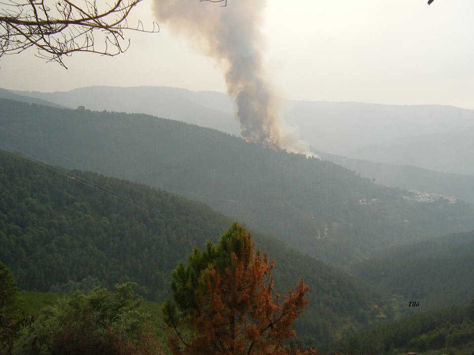 Incêndio nos Pardieiros visto a partir do Outeiro do Monte Frio no Domingo, 25 de Agosto de 2013