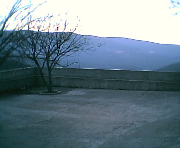 Largo da Capela visto de este para oeste na 6ªfeira, 31 de Dezembro de 2004