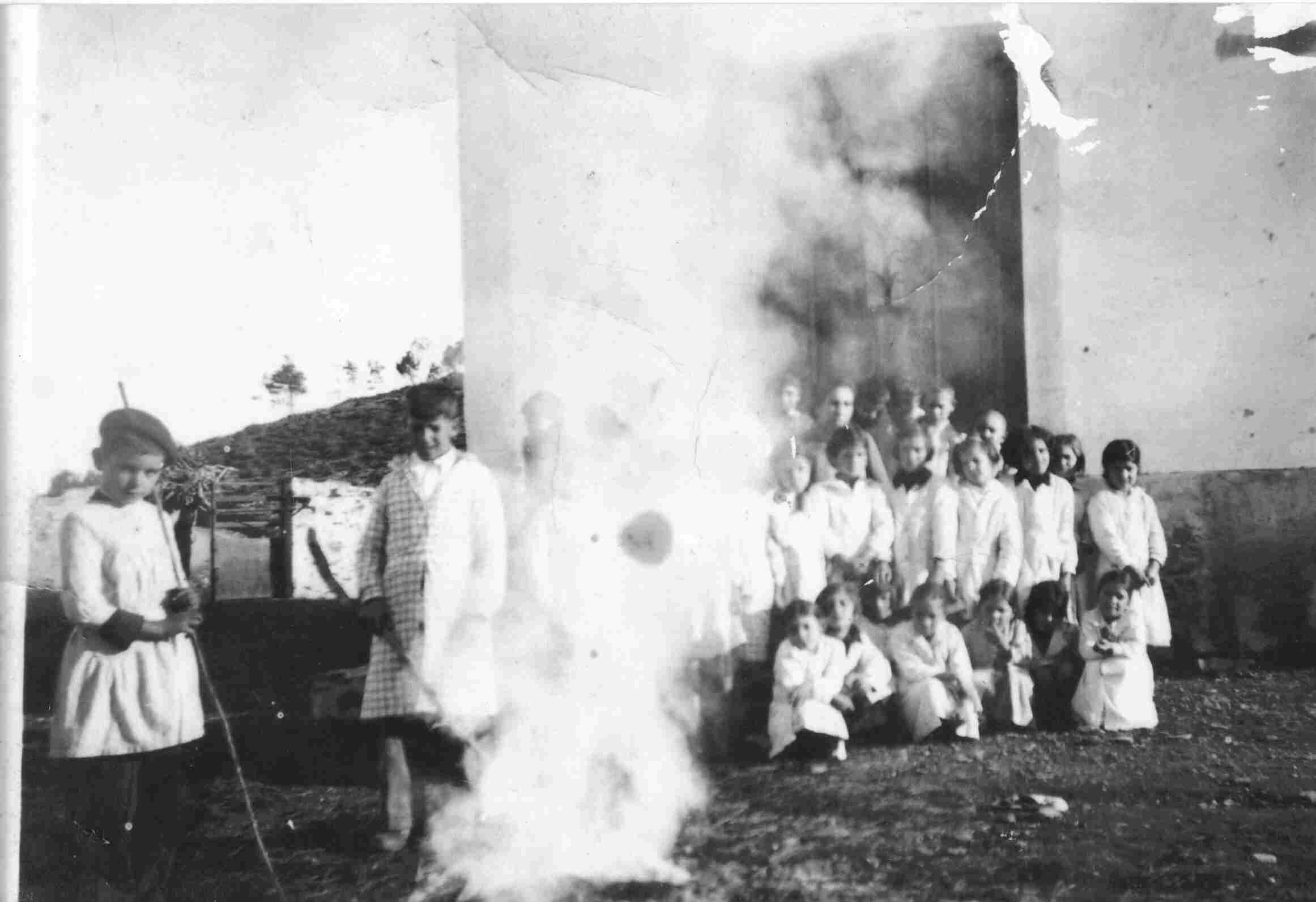 Magusto na Escola do Monte Frio em 1942