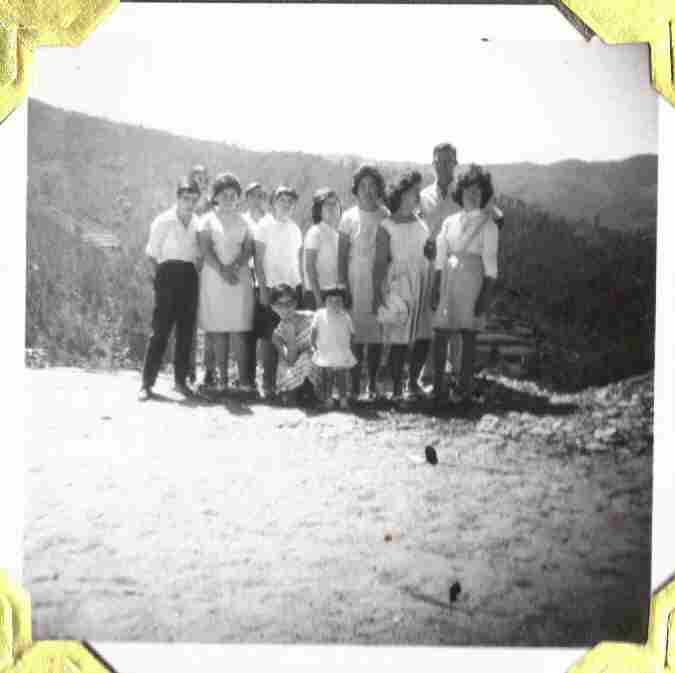 Antiga juventude montefriense no Monte Frio em Agosto de 1963