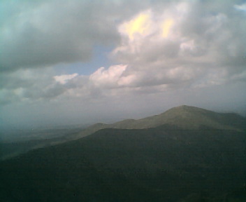Paisagem a partir do pico de São Pedro do Açor vista de sul para norte na Segunda-feira, 22 de Maio de 2006