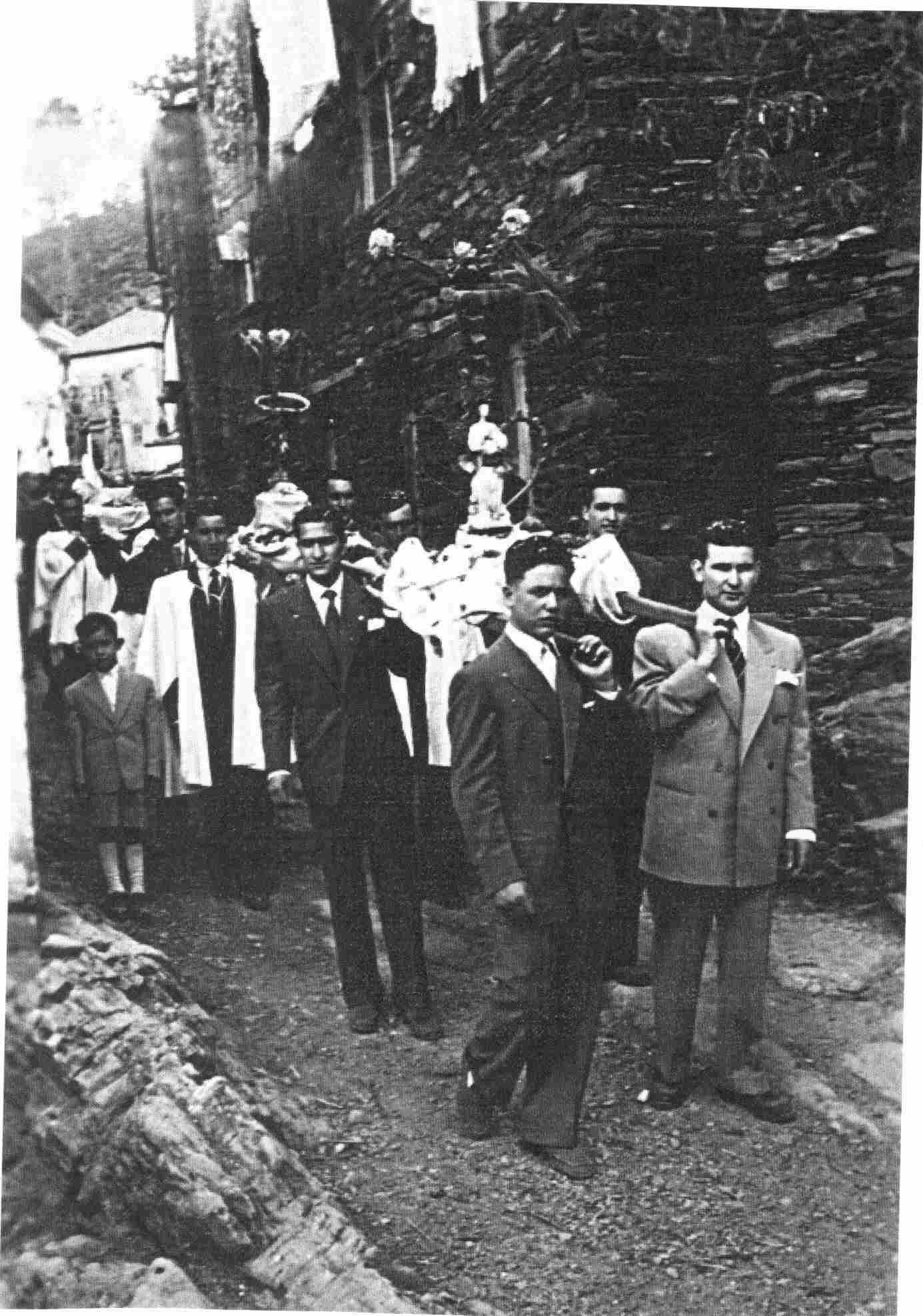 Procissão na festa de Monte Frio na Quarta-feira, 6 de Agosto de 1952