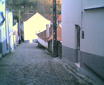 Rua principal vista de oeste para este na 6ªfeira, 31 de Dezembro de 2004