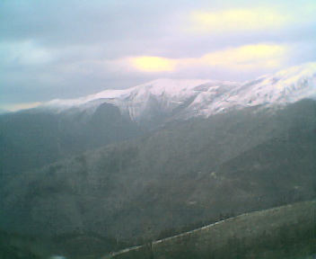 Neve entre a Serra da Estrela e a Serra do Aor a partir dos Penedos Altos ao p do cruzamento que vai para o Pido, no Domingo, 26 de Fevereiro de 2006
