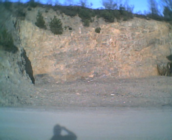 Terraplanagem do difcil terreno para a ampliao do Centro de Convvio e a construo de uma zona de lazer, na Segunda-feira, 13 de Maro de 2006